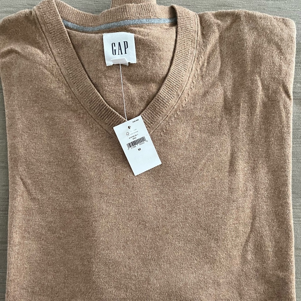 Gap brown sweater. Size Medium, NWT never worn.